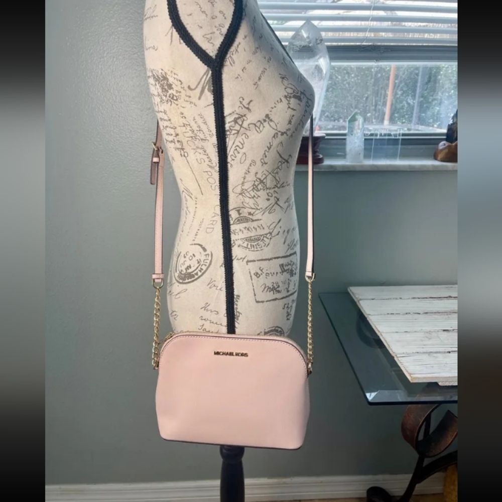 New Michael Kors Blush Leather Large Domed Crossbody Bag Large Cindy - Picture 2 of 6